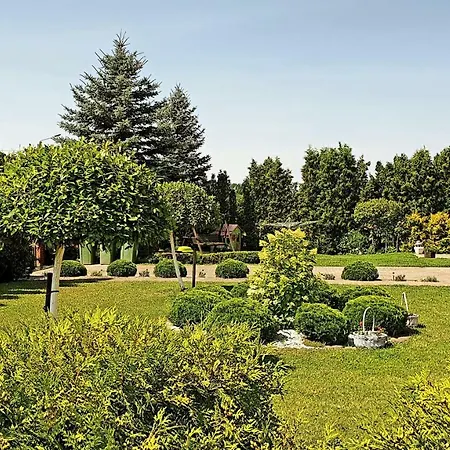 Agro Nad Stawem Farm stay
